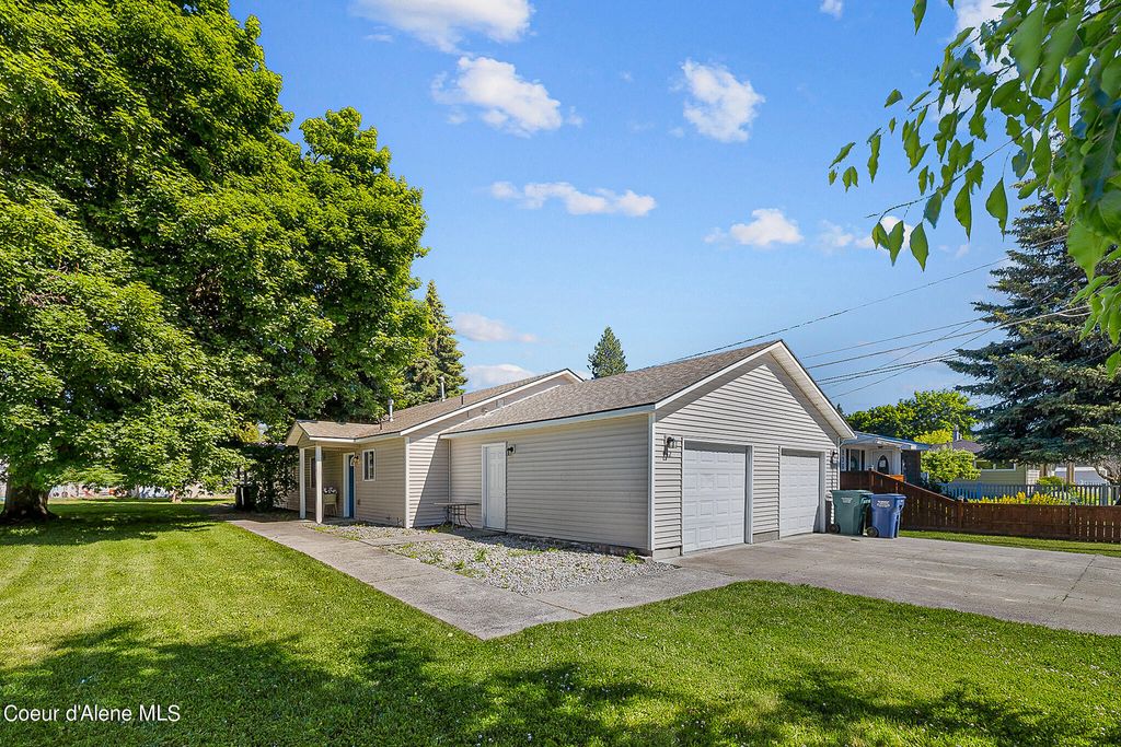 Photo of 940 N 16th St, Coeur dAlene, ID 83814 (MLS # 24-6320)