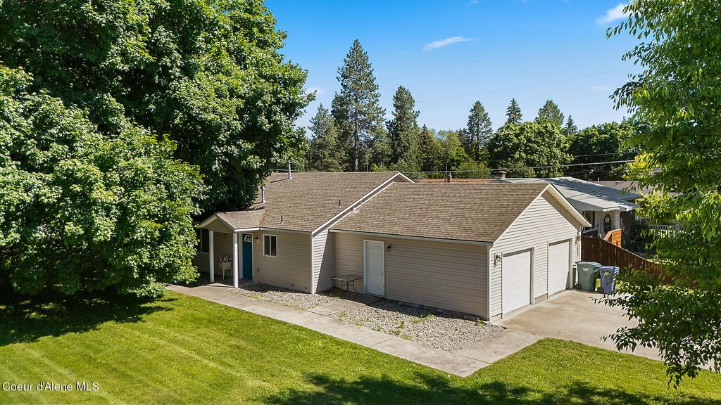 Photo of 940 N 16th St, Coeur dAlene, ID 83814 (MLS # 24-6320)