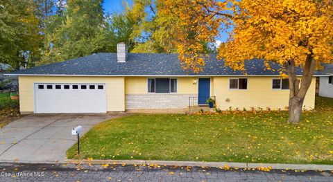 Photo of 401 Buttercup Ln, Coeur dAlene, ID 83815 (MLS # 25-10703)