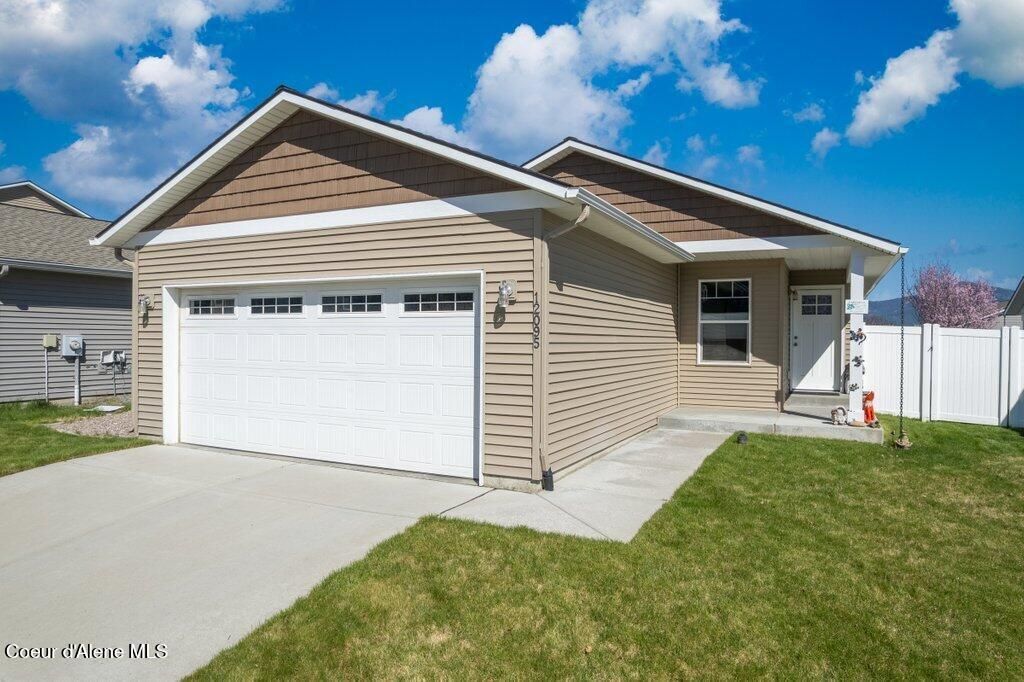 Photo of 12095 Wellington Ave, Post Falls, ID 83854 (MLS # 26-3299)