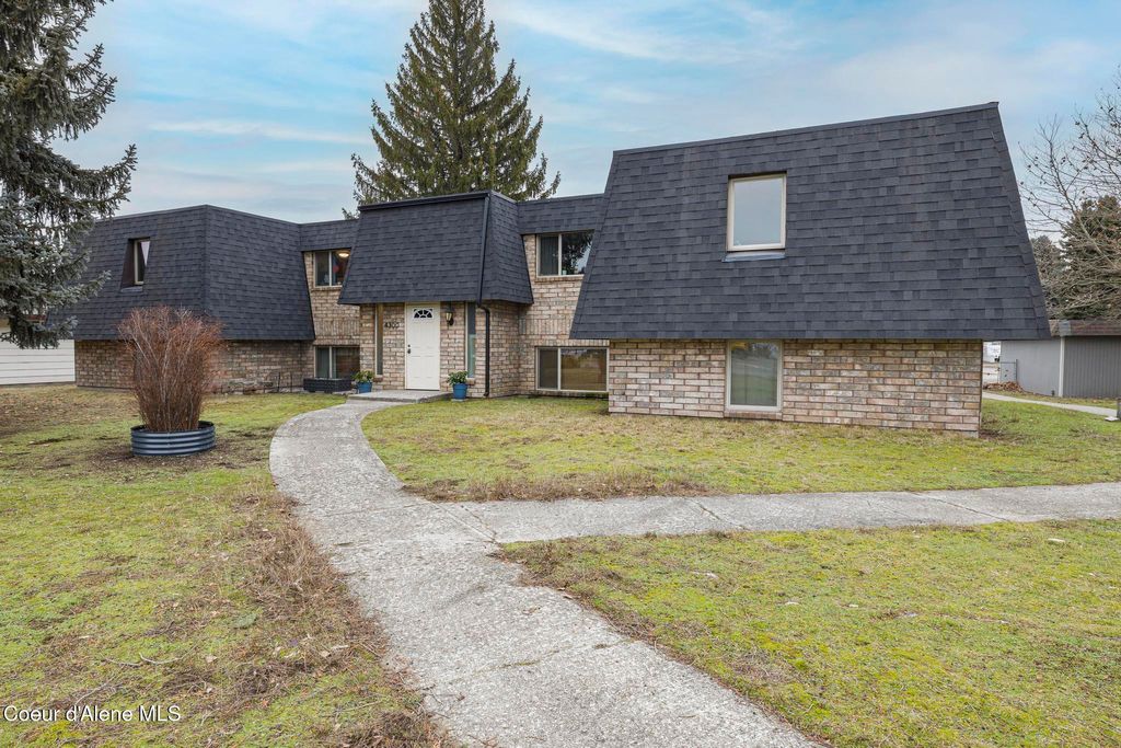 Photo of 4300 Crown Ave, Coeur dAlene, ID 83815 (MLS # 26-214)