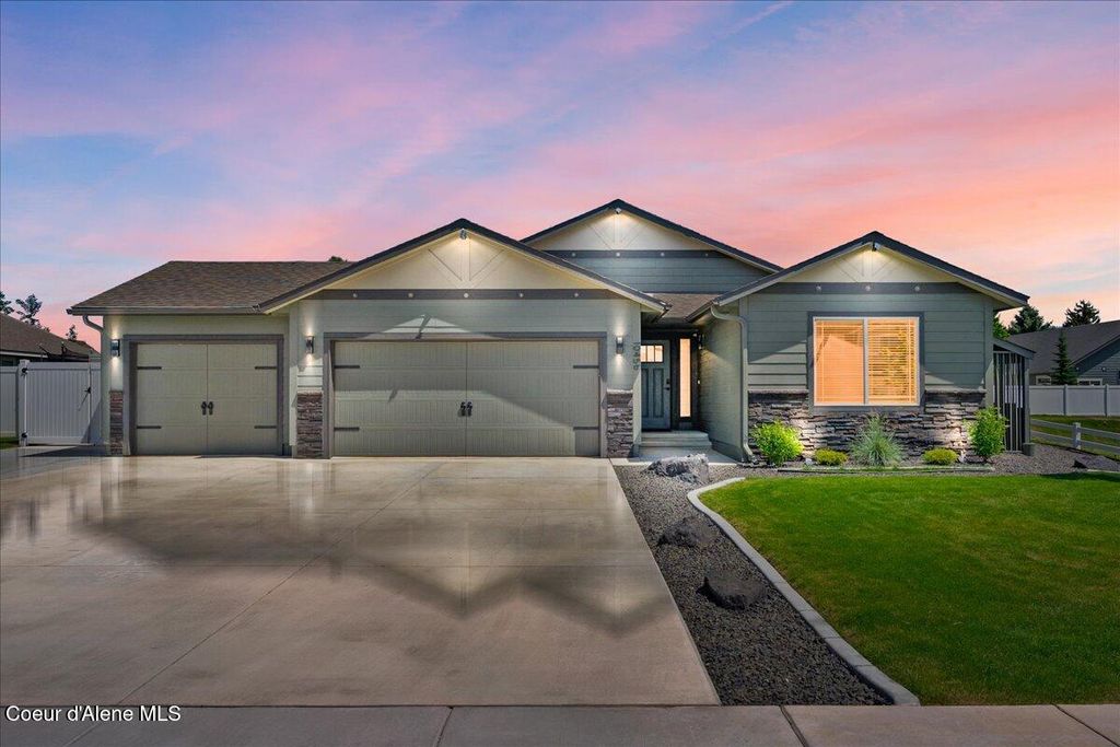 Photo of 10456 Murcia Ln, Hayden, ID 83835 (MLS # 26-4127)