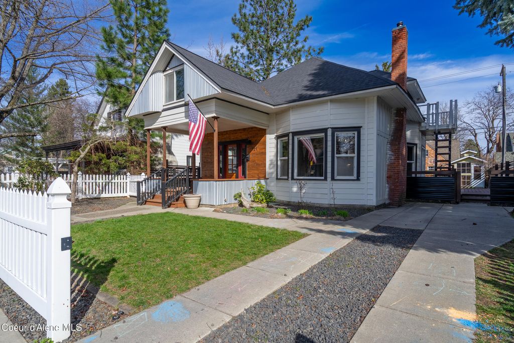 Photo of 921 Front Ave, Coeur dAlene, ID 83814 (MLS # 26-2898)