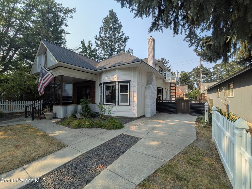Photo of 921 Front Ave, Coeur dAlene, ID 83814 (MLS # 26-2898)