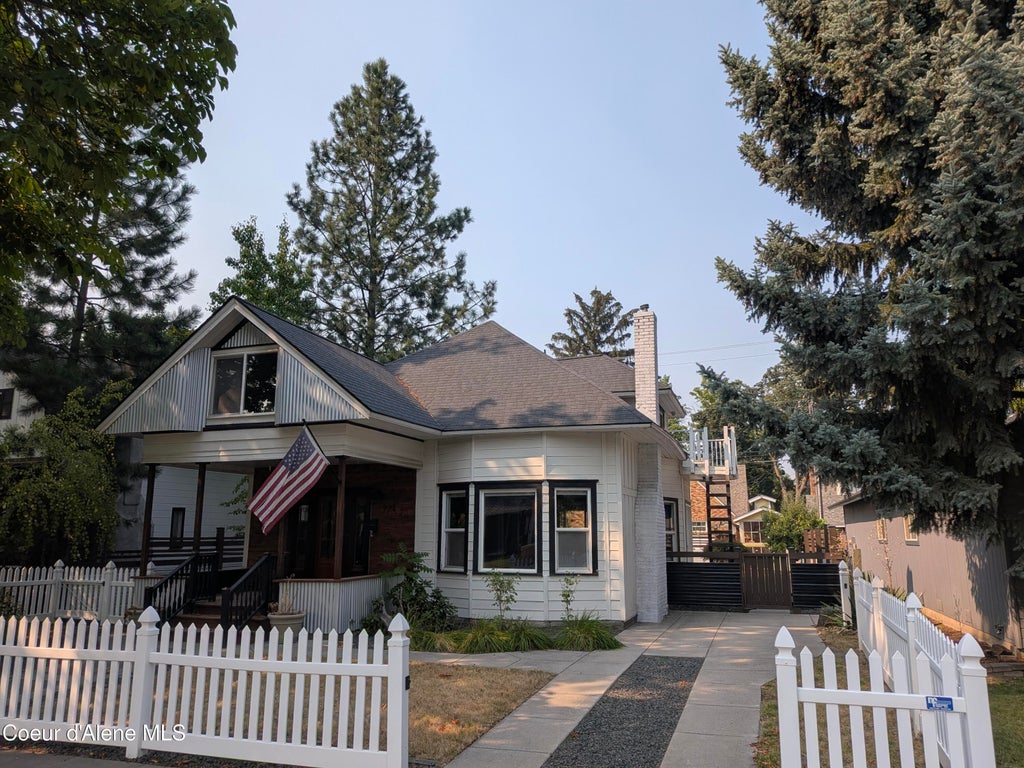 Photo of 921 Front Ave, Coeur dAlene, ID 83814 (MLS # 26-2898)