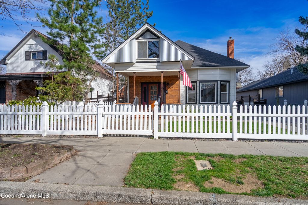 Photo of 921 Front Ave, Coeur dAlene, ID 83814 (MLS # 26-2898)