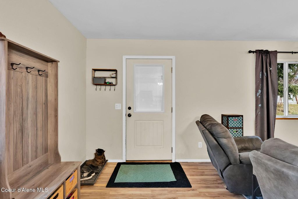 Photo of 6670 Chippewa Dr, Bonners Ferry, ID 83805 (MLS # 25-11641)