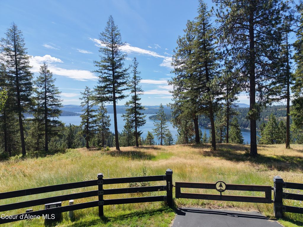 Photo of 17568 Estrella Dr, Coeur dAlene, ID 83814 (MLS # 26-7417)