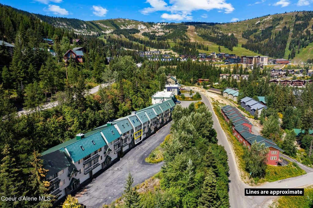 Photo of 87 Cornice Ct # 204, Sandpoint, ID 83864 (MLS # 26-2478)