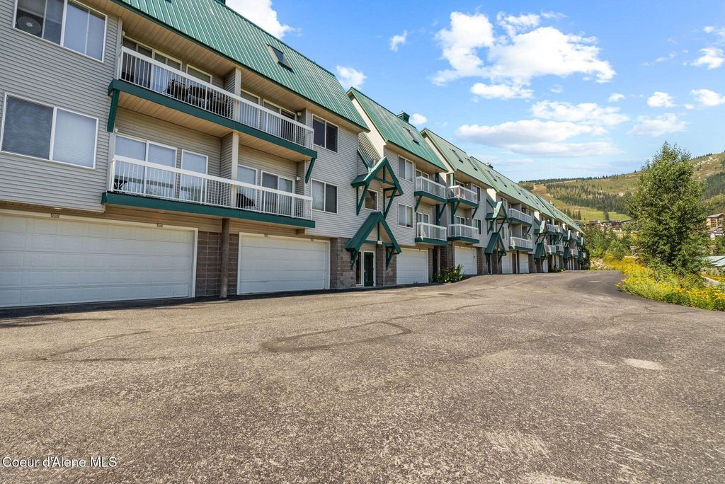 Photo of 87 Cornice Ct # 204, Sandpoint, ID 83864 (MLS # 26-2478)