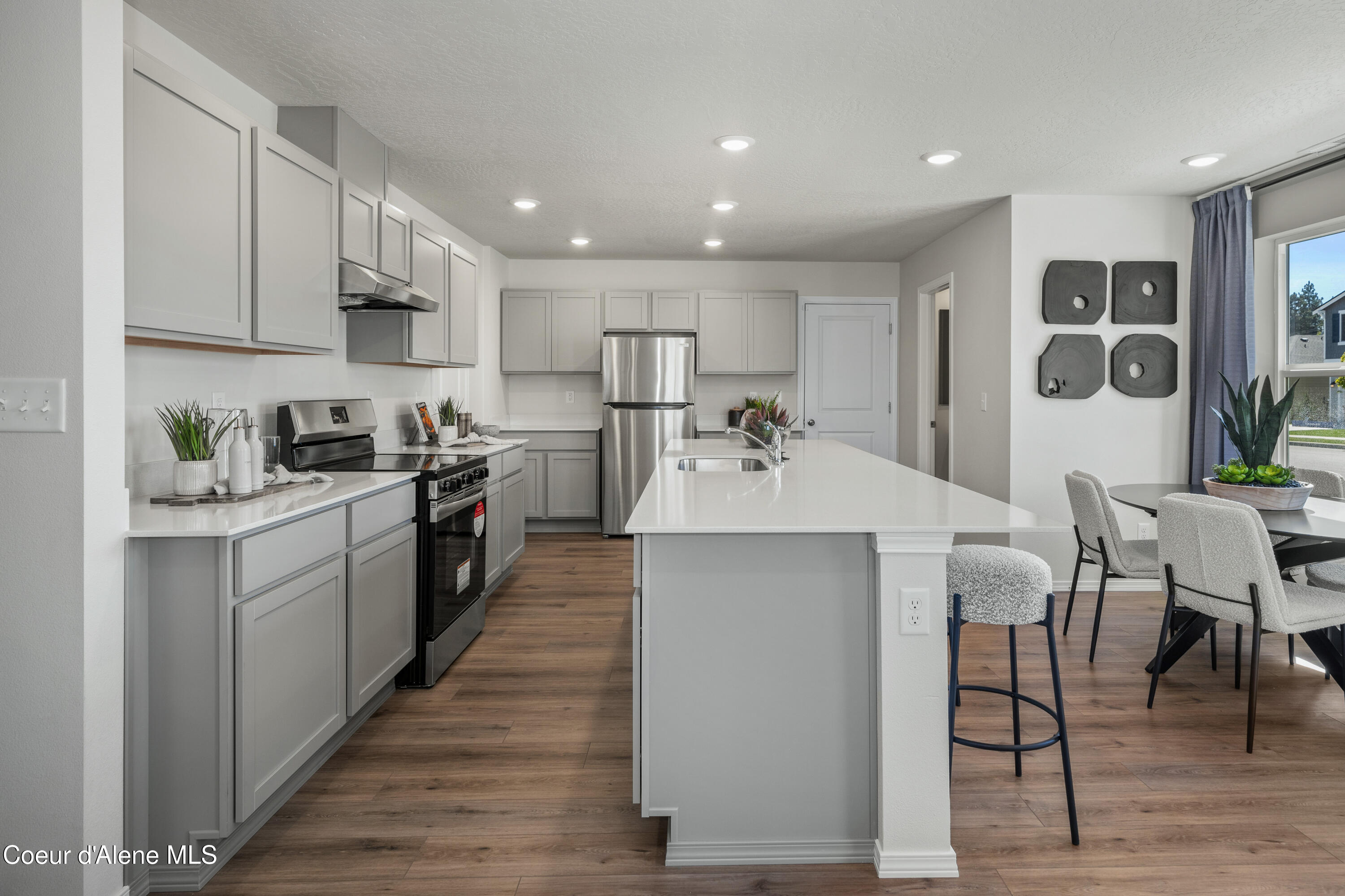 Hayden, Idaho 83835, United States, 4 Bedrooms Bedrooms, ,3 BathroomsBathrooms,Residential,Pending,93487