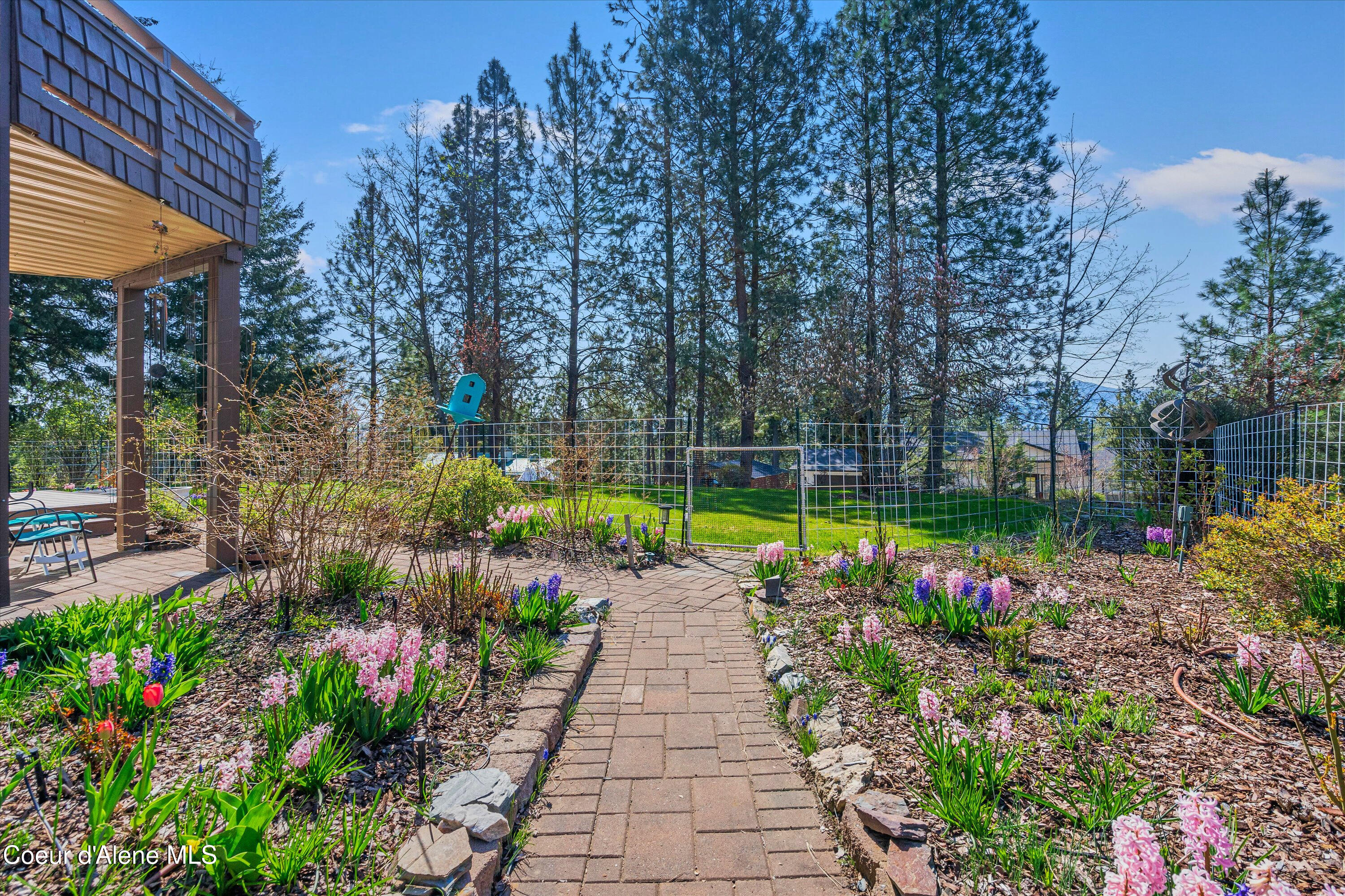16691 W Hollister Hills Dr, Hauser, Alaska image 11