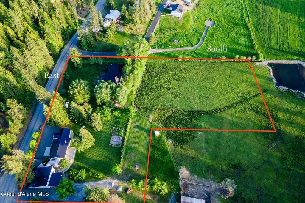 Photo of 1041 Bottle Bay Rd, Sagle, ID 83860 (MLS # 25-11293)