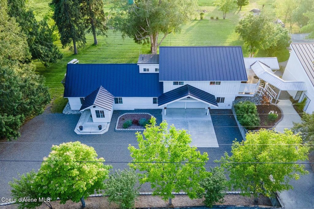 Photo of 1041 Bottle Bay Rd, Sagle, ID 83860 (MLS # 25-11293)