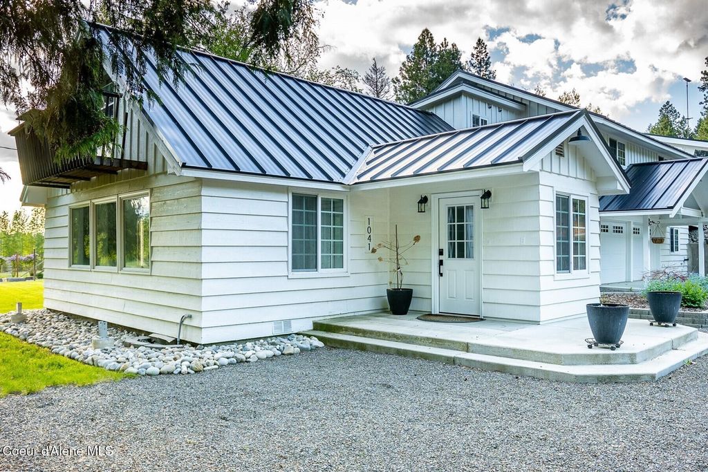 Photo of 1041 Bottle Bay Rd, Sagle, ID 83860 (MLS # 25-11293)