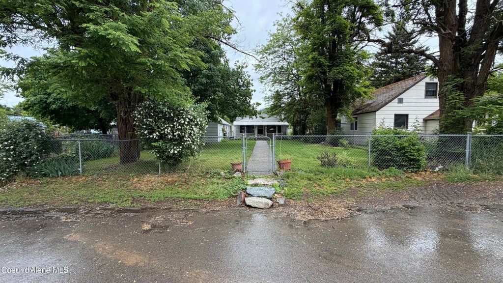 Photo of 212 Hill ST, Smelterville, ID 83868 (MLS # 26-5916)
