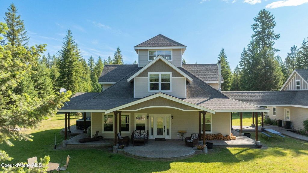 Photo of 13 Park Dr, Spirit Lake, ID 83869 (MLS # 25-8804)