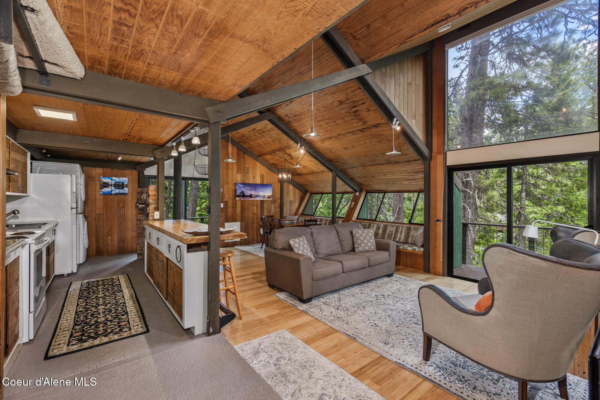 852 S Woodland Dr, Sandpoint, Alaska image 2