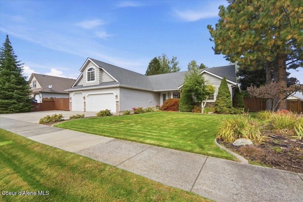 Photo of 1547 Pembrook DR, Coeur dAlene, ID 83815 (MLS # 26-10326)