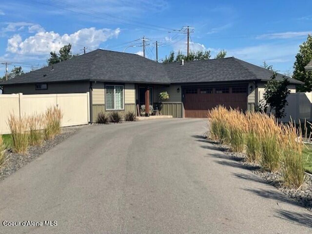 Photo of 1471 FORDHAM St, Post Falls, ID 83854 (MLS # 25-8093)