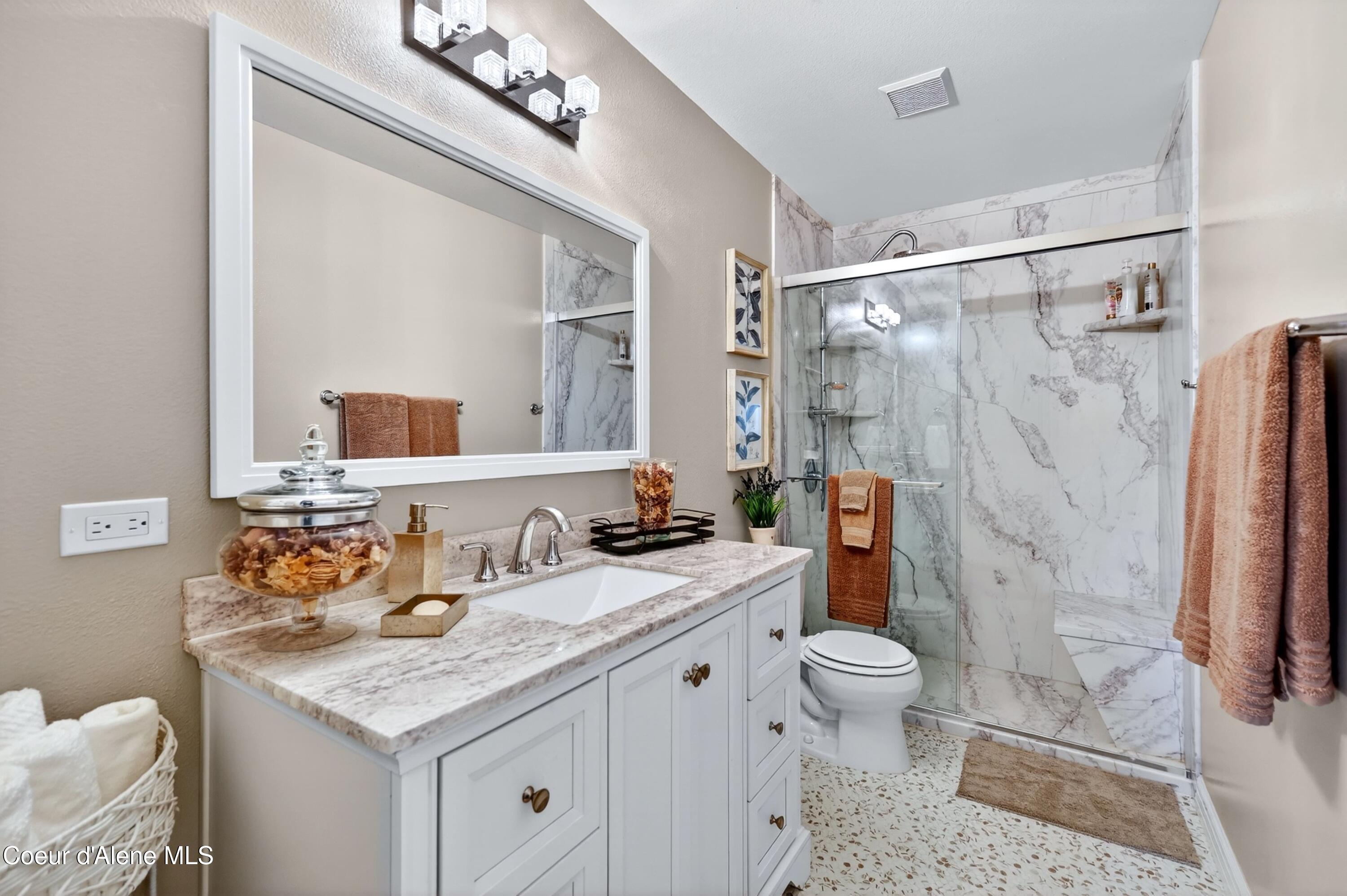 Medical Lake, Washington, 99022, United States, 5 Bedrooms Bedrooms, ,5 BathroomsBathrooms,Residential,Active,2043443