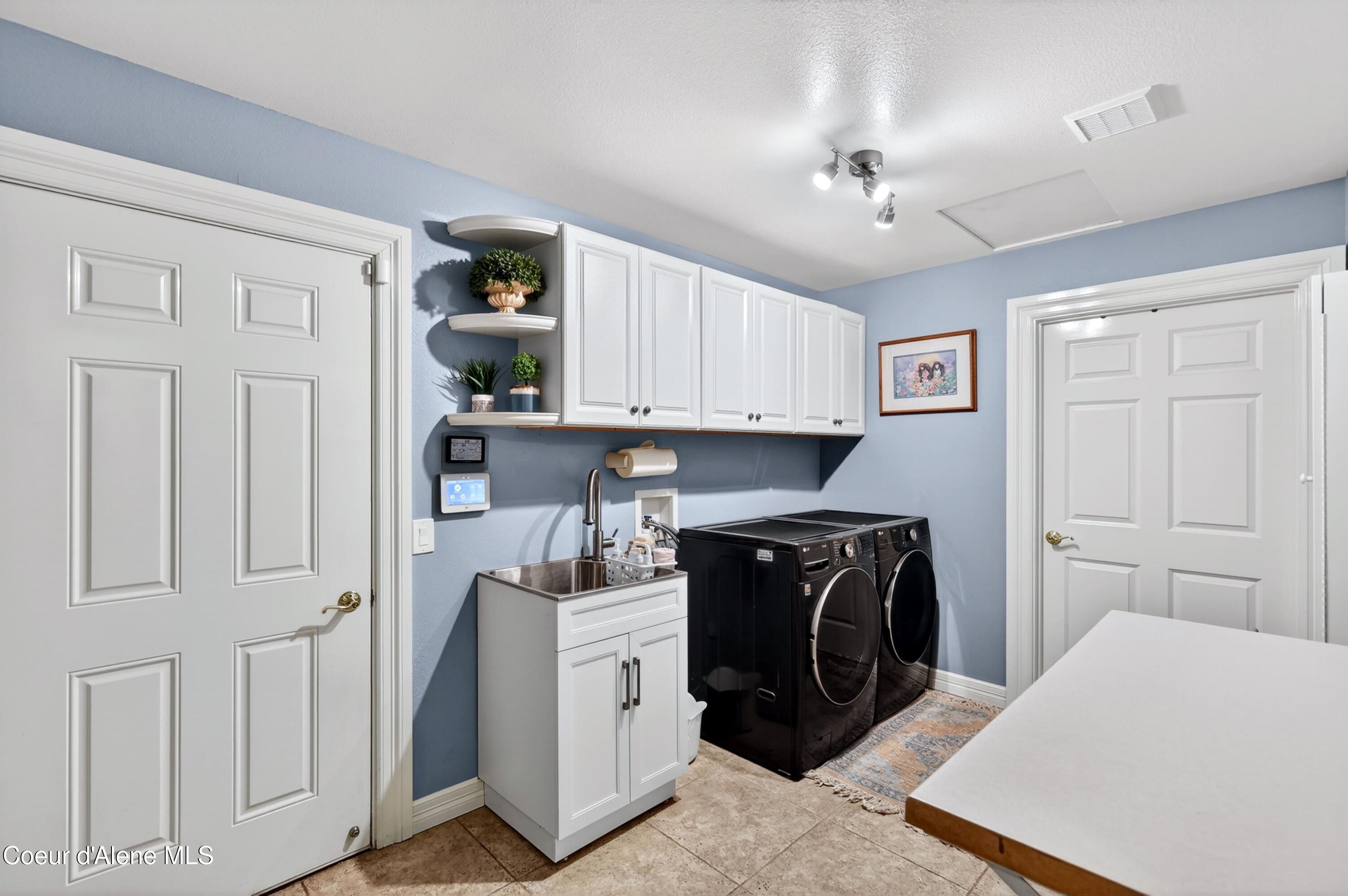 Medical Lake, Washington, 99022, United States, 5 Bedrooms Bedrooms, ,5 BathroomsBathrooms,Residential,Active,2043443