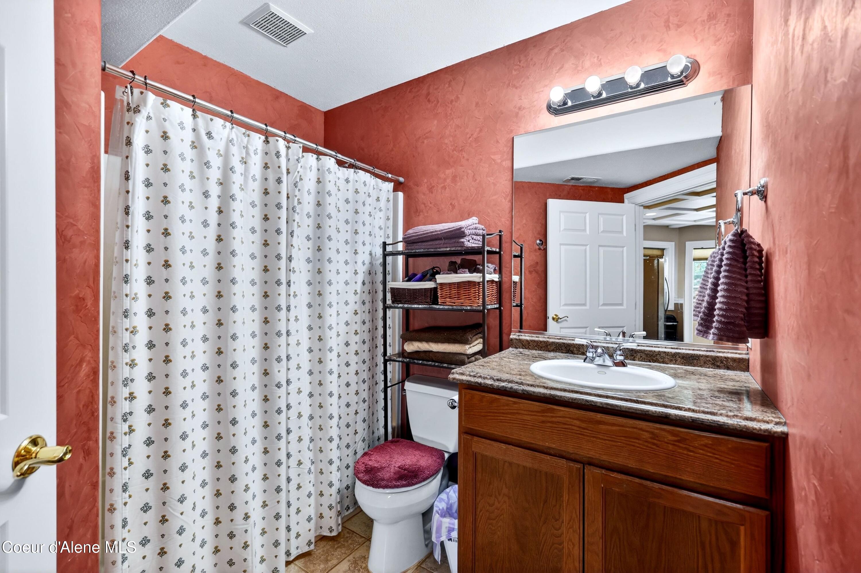 Medical Lake, Washington, 99022, United States, 5 Bedrooms Bedrooms, ,5 BathroomsBathrooms,Residential,Active,2043443