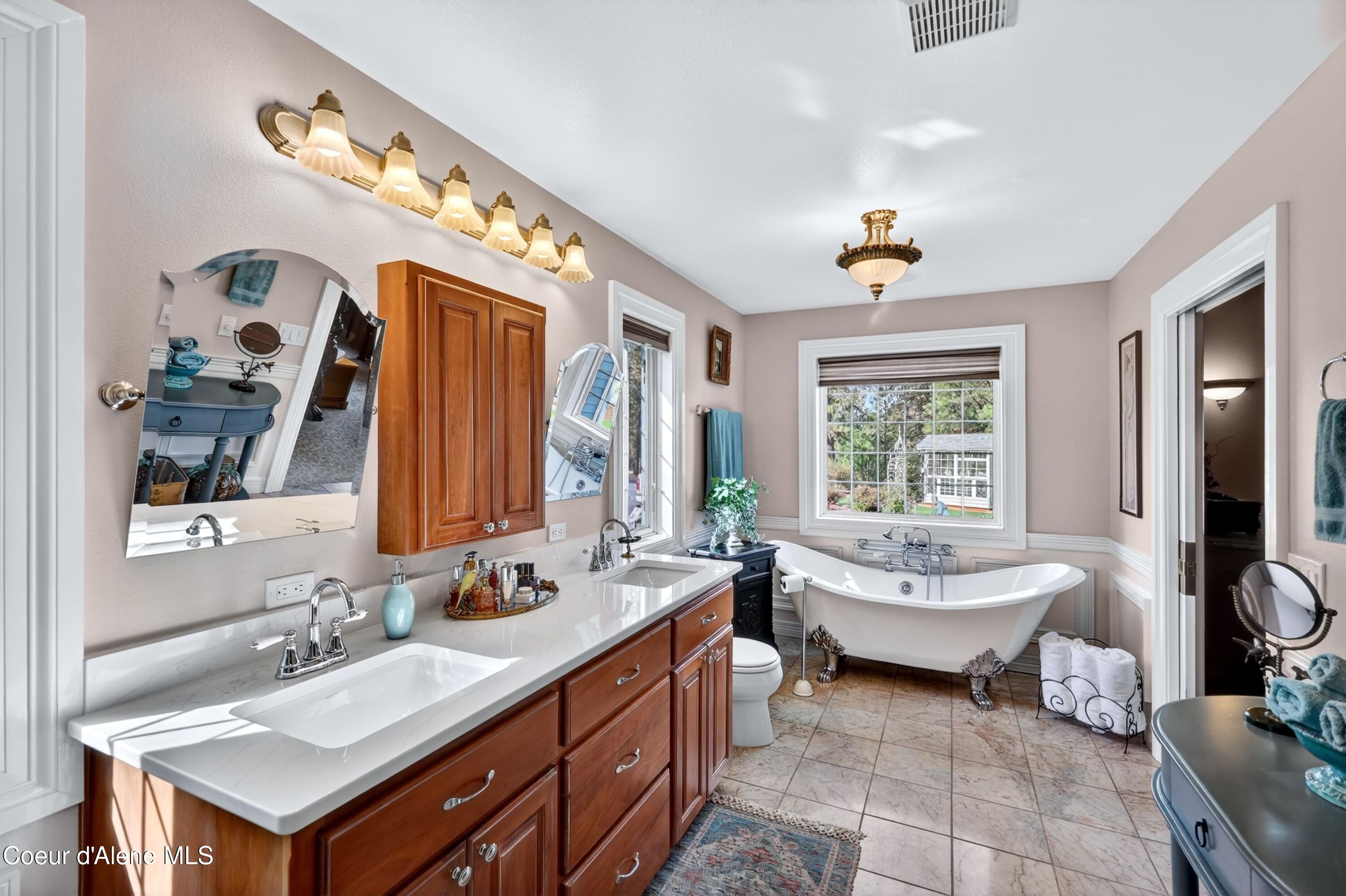 Medical Lake, Washington, 99022, United States, 5 Bedrooms Bedrooms, ,5 BathroomsBathrooms,Residential,Active,2043443