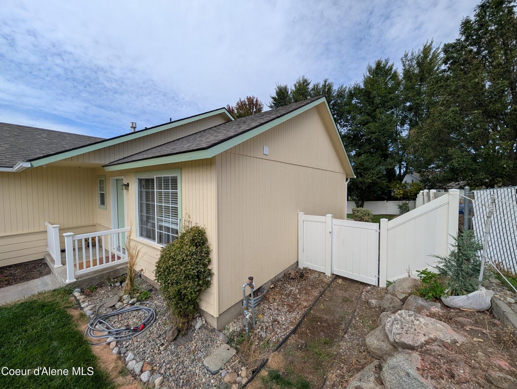 Photo of 1465 STOCKMAN AVE, Post Falls, ID 83854 (MLS # 26-10211)