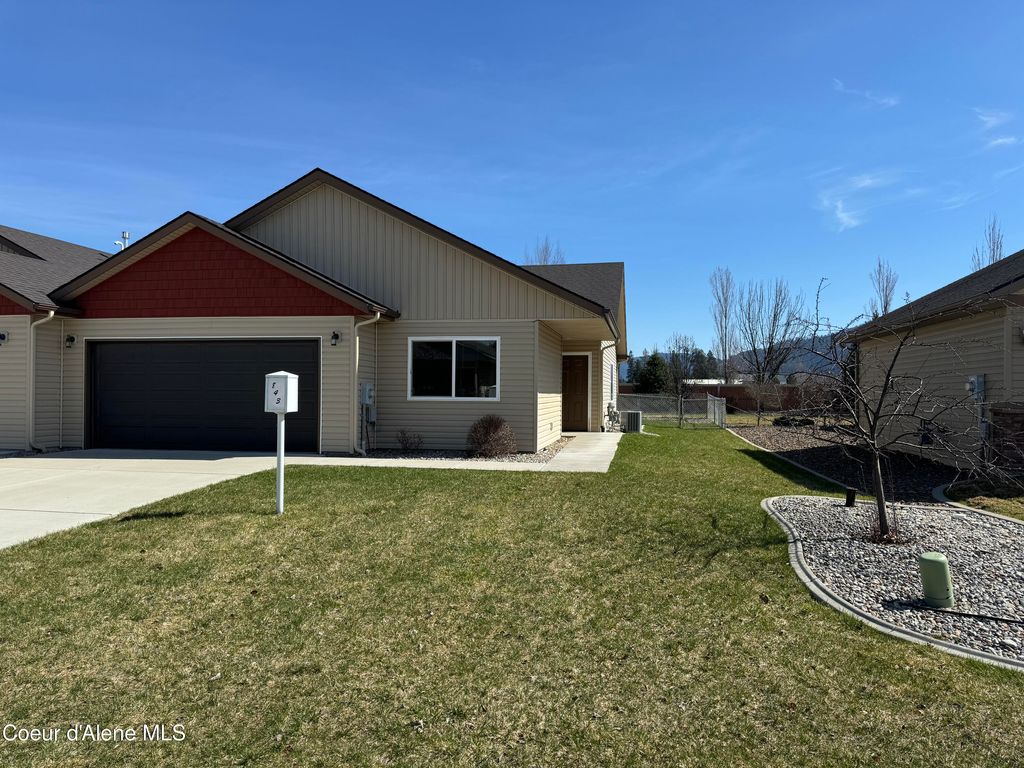 Photo of 843 Woodlawn Dr, Hayden, ID 83835 (MLS # 26-2027)