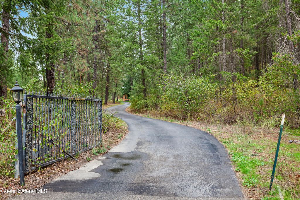 Photo of 5999 ROGER Dr, Post Falls, ID 83854 (MLS # 26-4544)