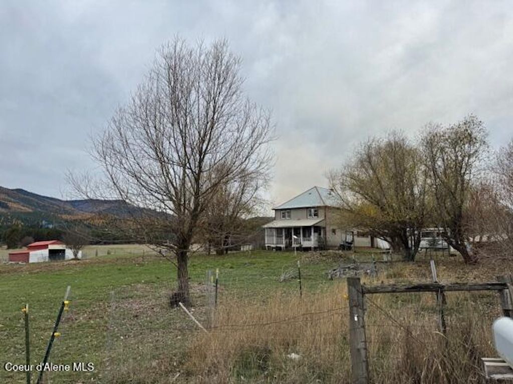 Photo of 1565 Little Carpenter Creek Road Road, Fernwood, ID 83830 (MLS # 25-10901)
