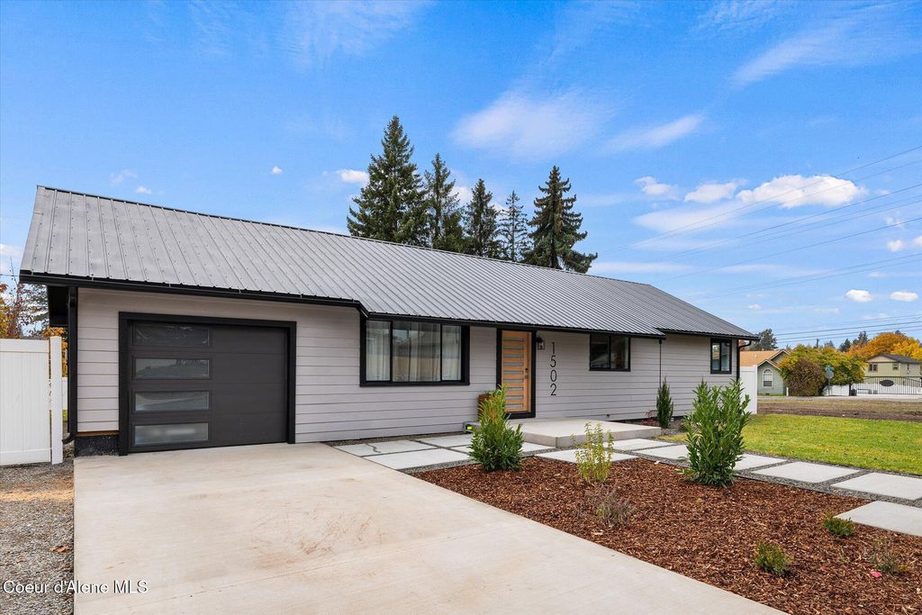 Photo of 1502 Stiner, Coeur dAlene, ID 83815 (MLS # 25-11085)