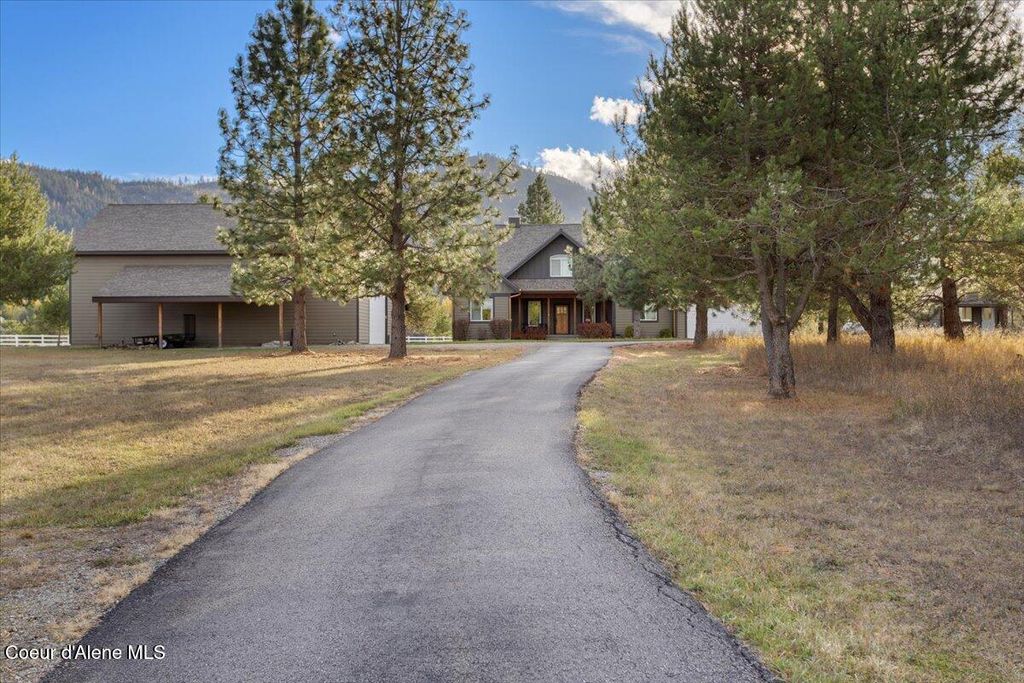 Photo of 2380 Dufort Rd Rd, Sagle, ID 83860 (MLS # 25-11326)