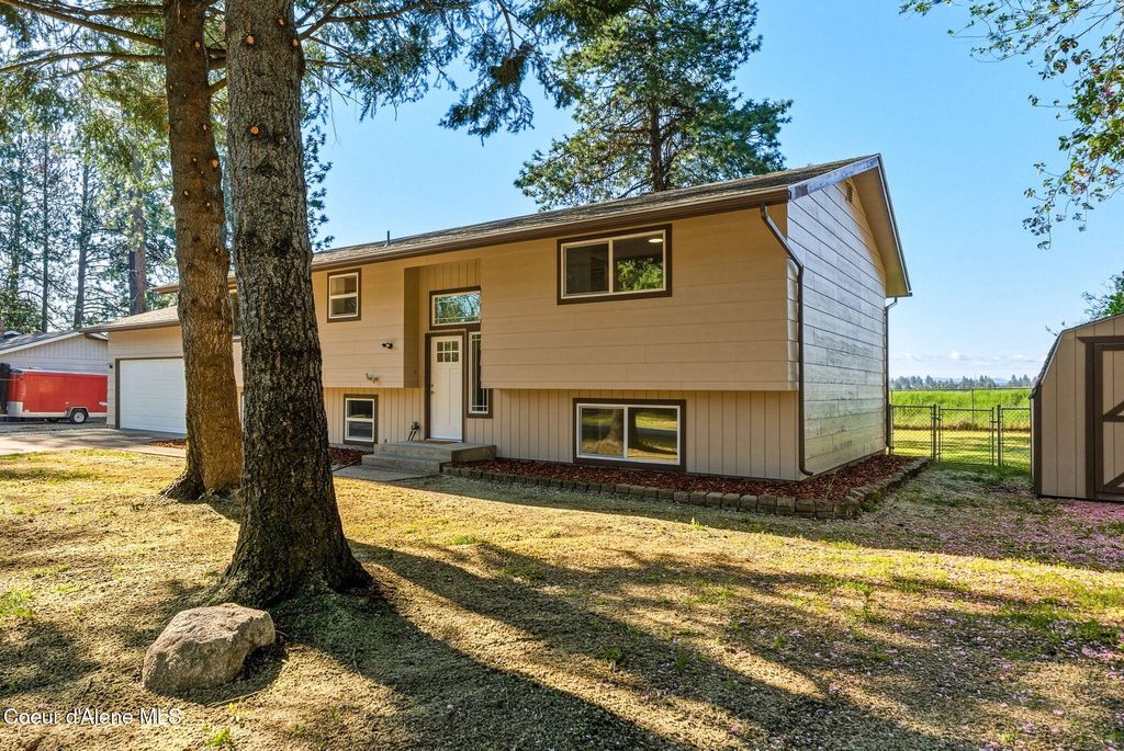 Photo of 5605 PINEGROVE DR, Coeur dAlene, ID 83814 (MLS # 26-4661)