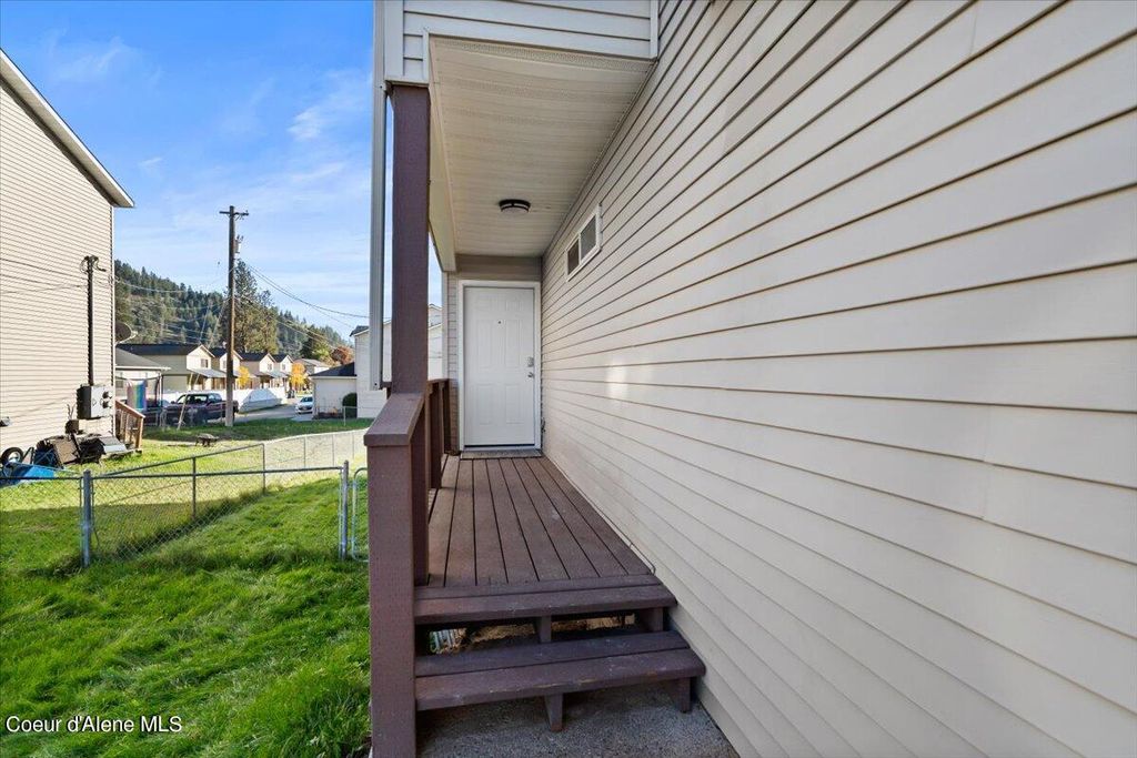 Photo of 1410/1412 E Stiner Ave, Coeur dAlene, ID 83815 (MLS # 24-7633)