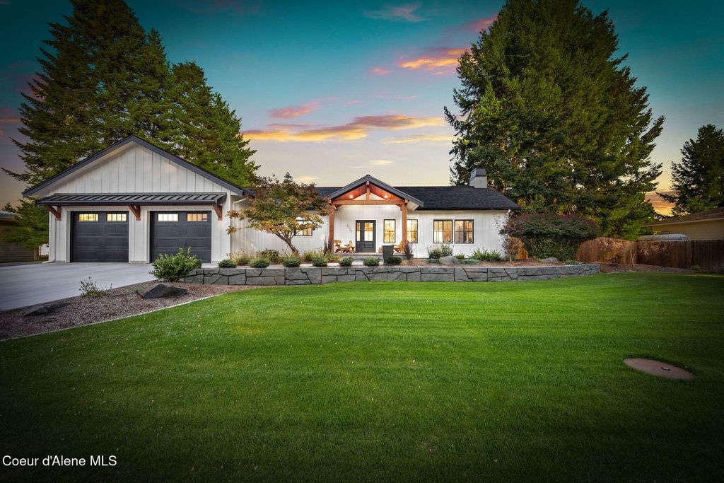 Photo of 6520 COLFAX St, Dalton Gardens, ID 83815 (MLS # 25-10327)