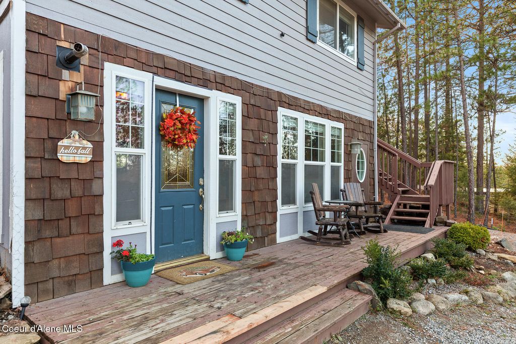 Photo of 15686 RIVERVIEW Dr, Post Falls, ID 83854 (MLS # 25-11220)