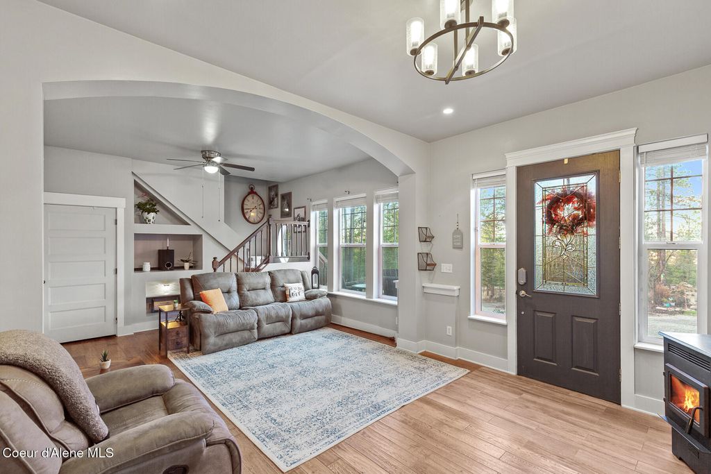 Photo of 15686 RIVERVIEW Dr, Post Falls, ID 83854 (MLS # 25-11220)