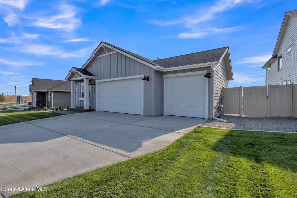 Photo of 6908 Coeur Terre Blvd, Coeur dAlene, ID 83815 (MLS # 26-1182)