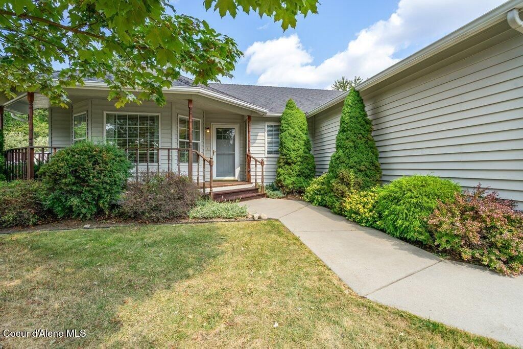 Photo of 1233 Sycamore Ave, Coeur dAlene, ID 83815 (MLS # 25-9641)