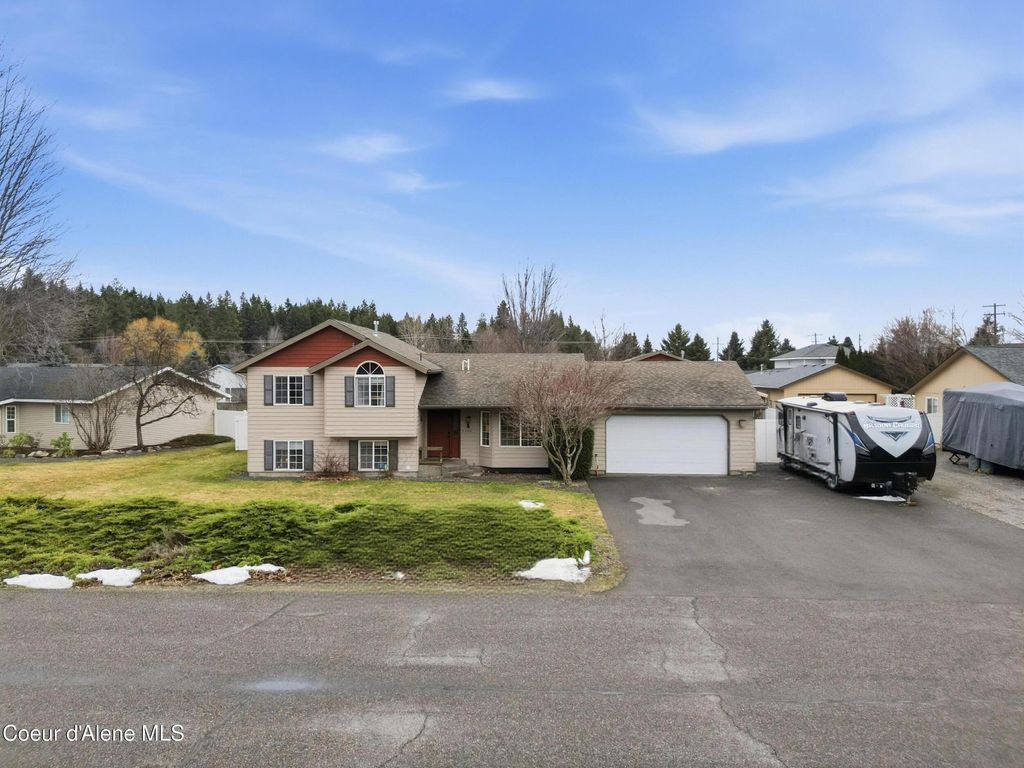 Photo of 858 Maple Pl, Hayden, ID 83835 (MLS # 26-986)