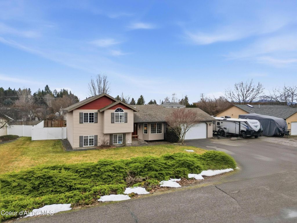 Photo of 858 Maple Pl, Hayden, ID 83835 (MLS # 26-986)