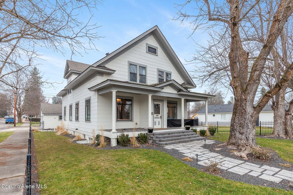 Photo of 1401 Coeur D Alene Ave, Coeur dAlene, ID 83814 (MLS # 26-476)