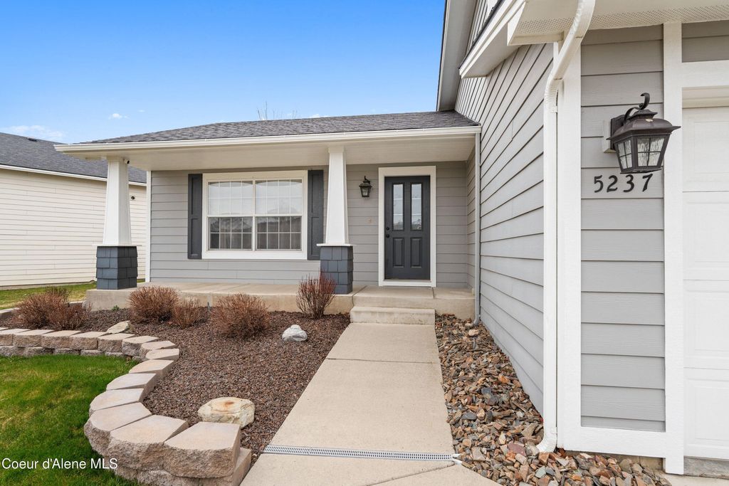 Photo of 5237 Citruswood Dr, Post Falls, ID 83854 (MLS # 26-1782)