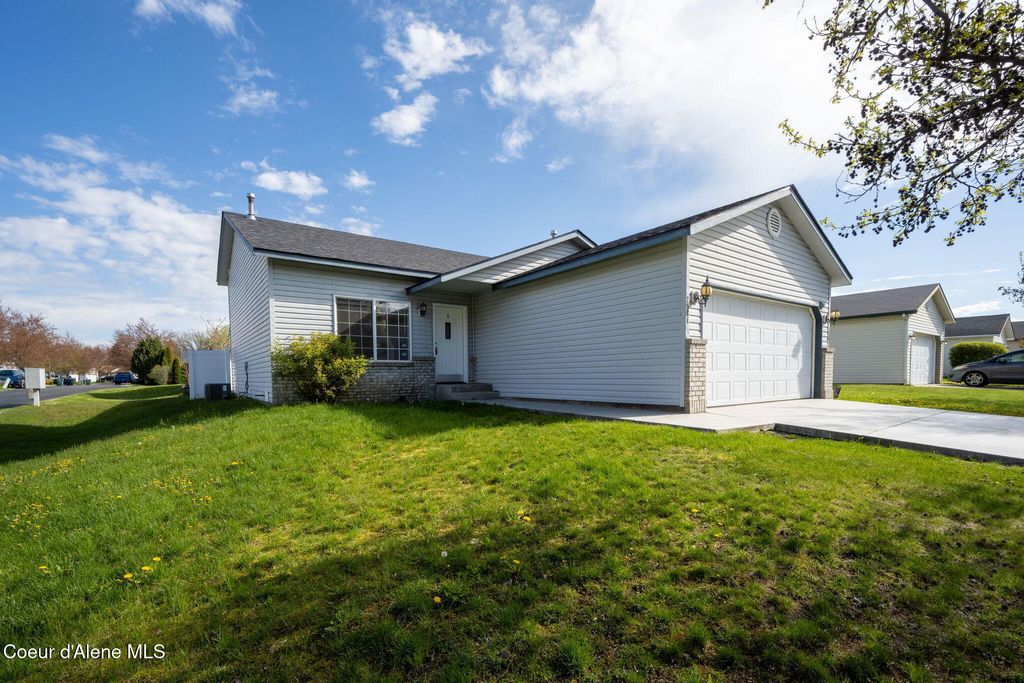 Photo of 2581 Grenoble Ln, Coeur dAlene, ID 83815 (MLS # 26-4122)