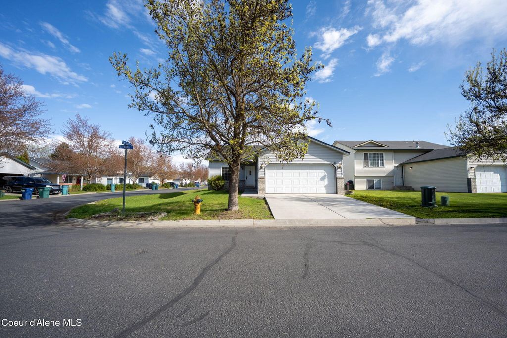 Photo of 2581 Grenoble Ln, Coeur dAlene, ID 83815 (MLS # 26-4122)