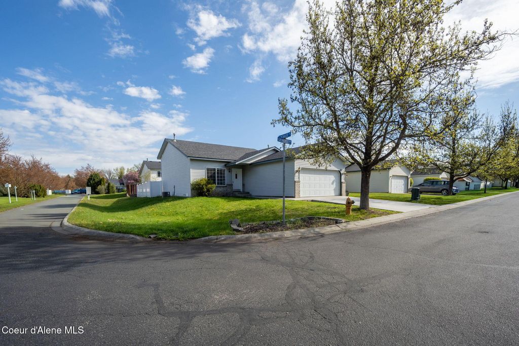 Photo of 2581 Grenoble Ln, Coeur dAlene, ID 83815 (MLS # 26-4122)