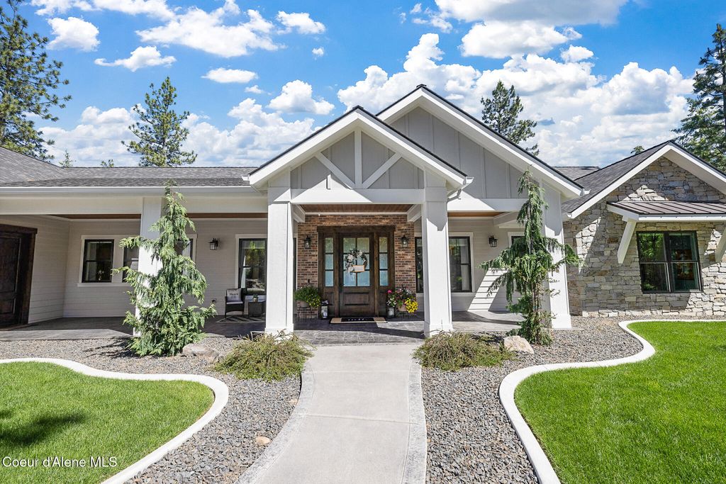 Photo of 7353 Riverview Dr, Coeur dAlene, ID 83814 (MLS # 25-9654)