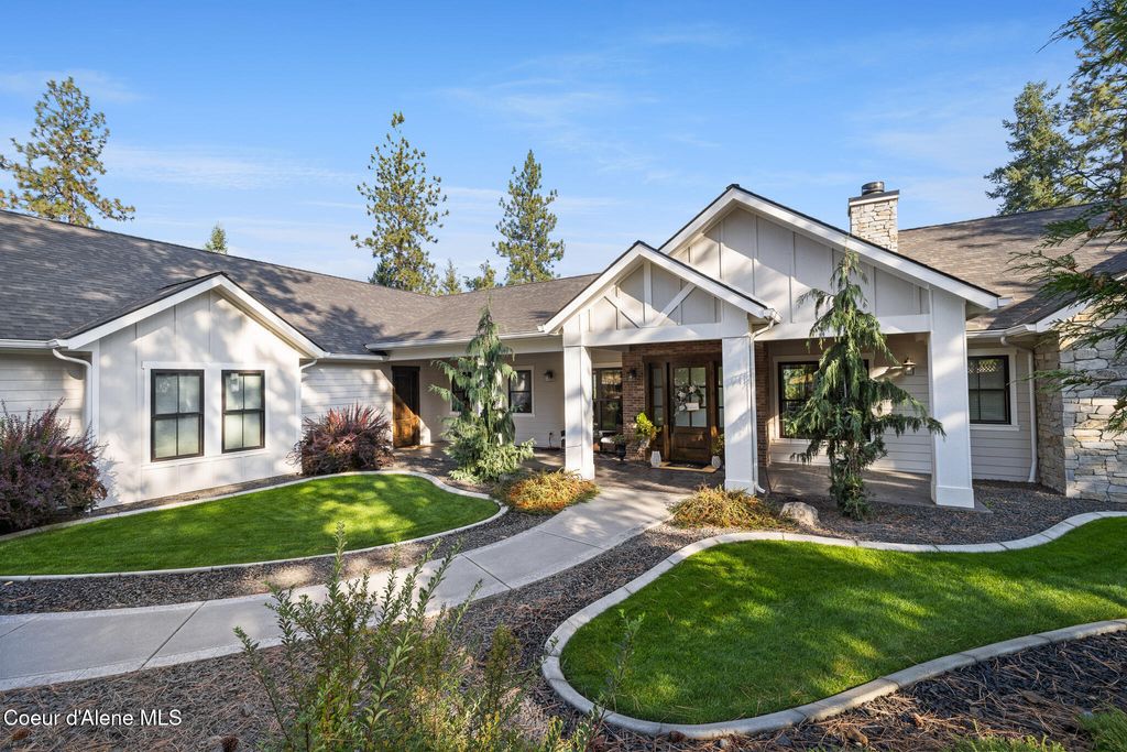 Photo of 7353 Riverview Dr, Coeur dAlene, ID 83814 (MLS # 25-9654)